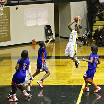 Image: Kortnei Johnson(3) pulls up for a jumper with Gateway’s defense unable to track her down.