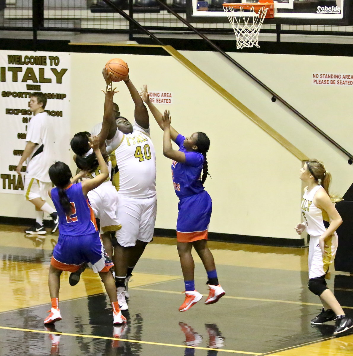 Image: Rebounding above all others is Italy’s Cory Chance(40).