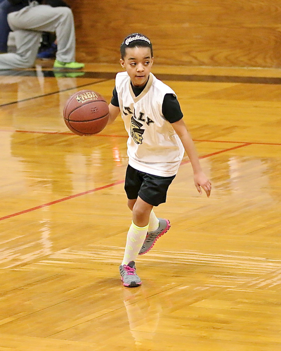 Image: Aliya Turner(3) eyes the Hillsboro defense while masterfully handling the ball.