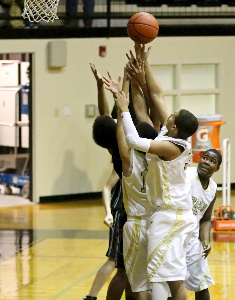 Image: Italy’s Tristen Cotten(33) played on another level against Itasca.