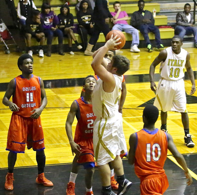 Image: Gladiator center, Zain Byers(21) scores two of his 5-points, all in the first-half.