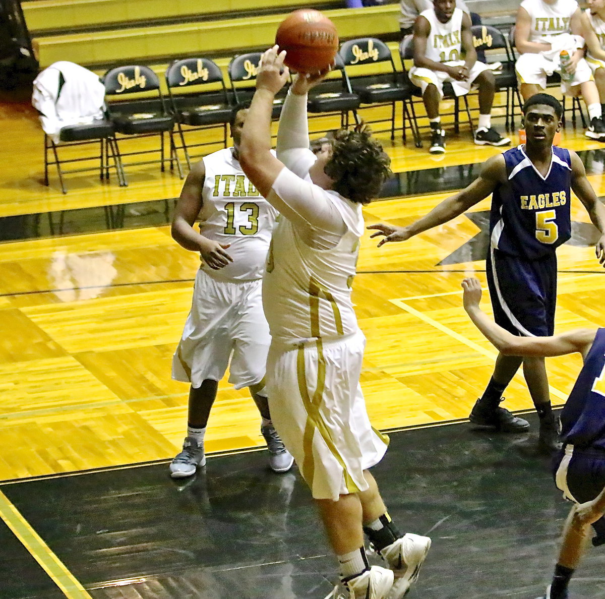 Image: Senior Gladiator, Kevin “Big Agua” Roldan(33) rises up for 2-points against the Eagles. Big Agua finished with 6-points  including going a perfect 2-of-2 from the line during Italy’s Senior NIght win over Grand Prairie.