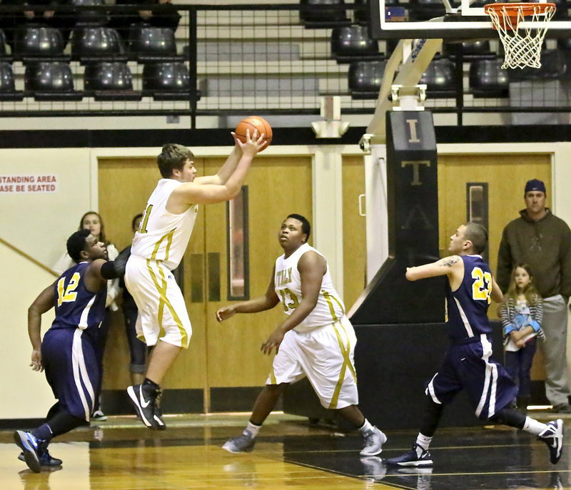 Image: Italy’s, Zain Byers(21) blocks out an Eagle player to grab one of his 5 rebounds.