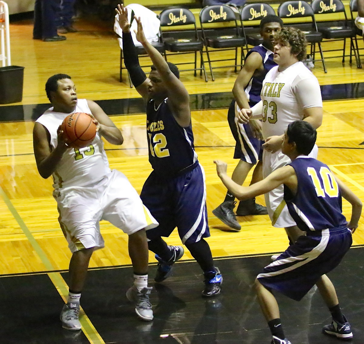 Image: Italy’s, Darol Mayberry(13) drives into the lane to make something happen against the Eagles as he looks to pass to teammate Kevin Roldan(33).