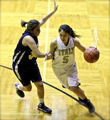 Image: Lizzy Garcia(5) drives toward the lane for the Lady Gladiators.