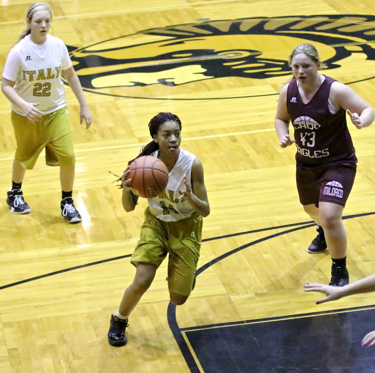 Image: Italy 8th grader, T’Keya Pace(14) attacks the lane and puts up a running jump shot.