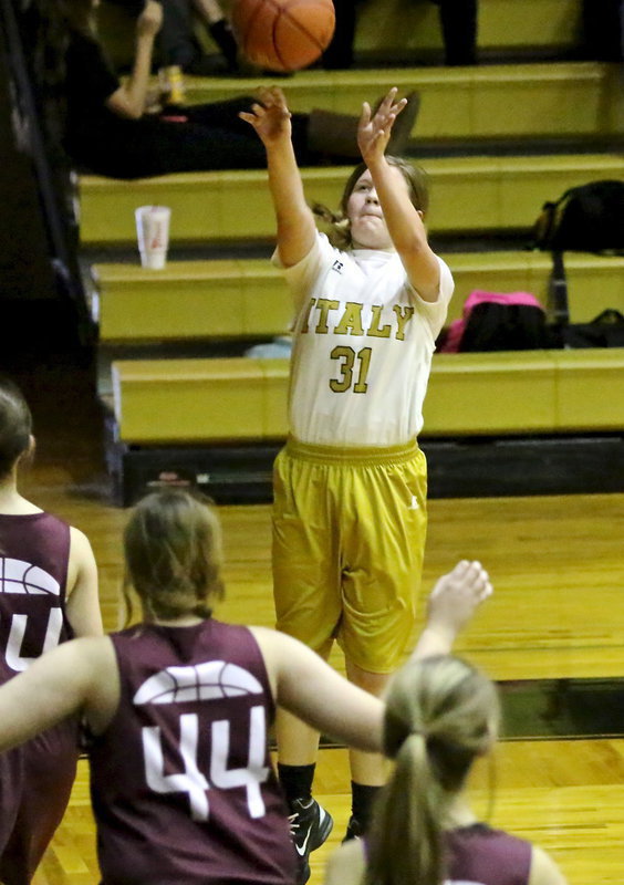 Image: Italy’s 7th grade gunner, Tatum Adams(31) drops in a jumper from the outside.