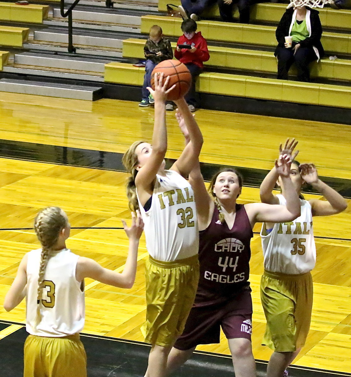 Image: Italy 7th grader, Hannah Haight(32) skies for the rebound.