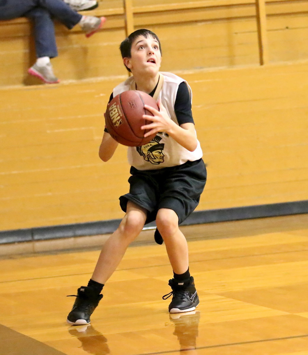 Image: IYAA’s Colby Hampton(2) checks to see if he has the shot but wisely passes to an open teammate.