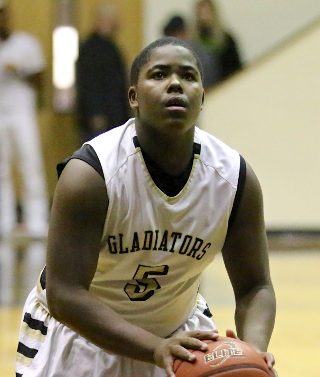 Image: JV Gladiator Kenneth Norwood, Jr.(5) is focused at the line.