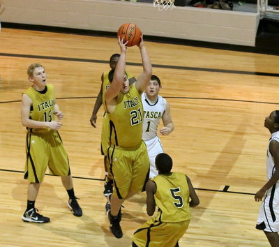 Image: Center Zain Byers(21) rips down a rebound for the Gladiators.
