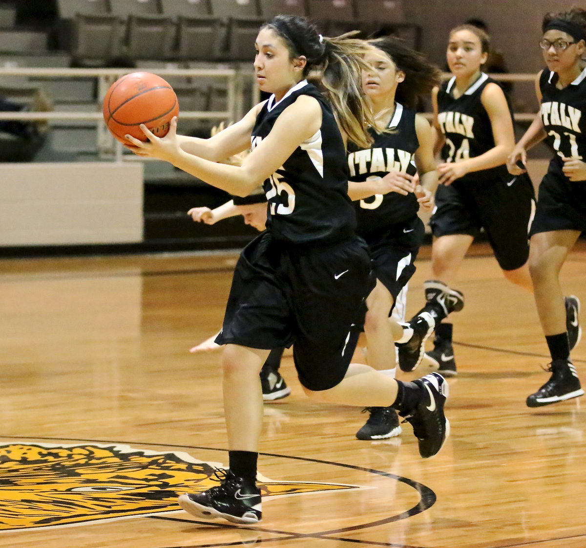 Image: Lizzy Garcia(25) catches a pass on her way to the basket.