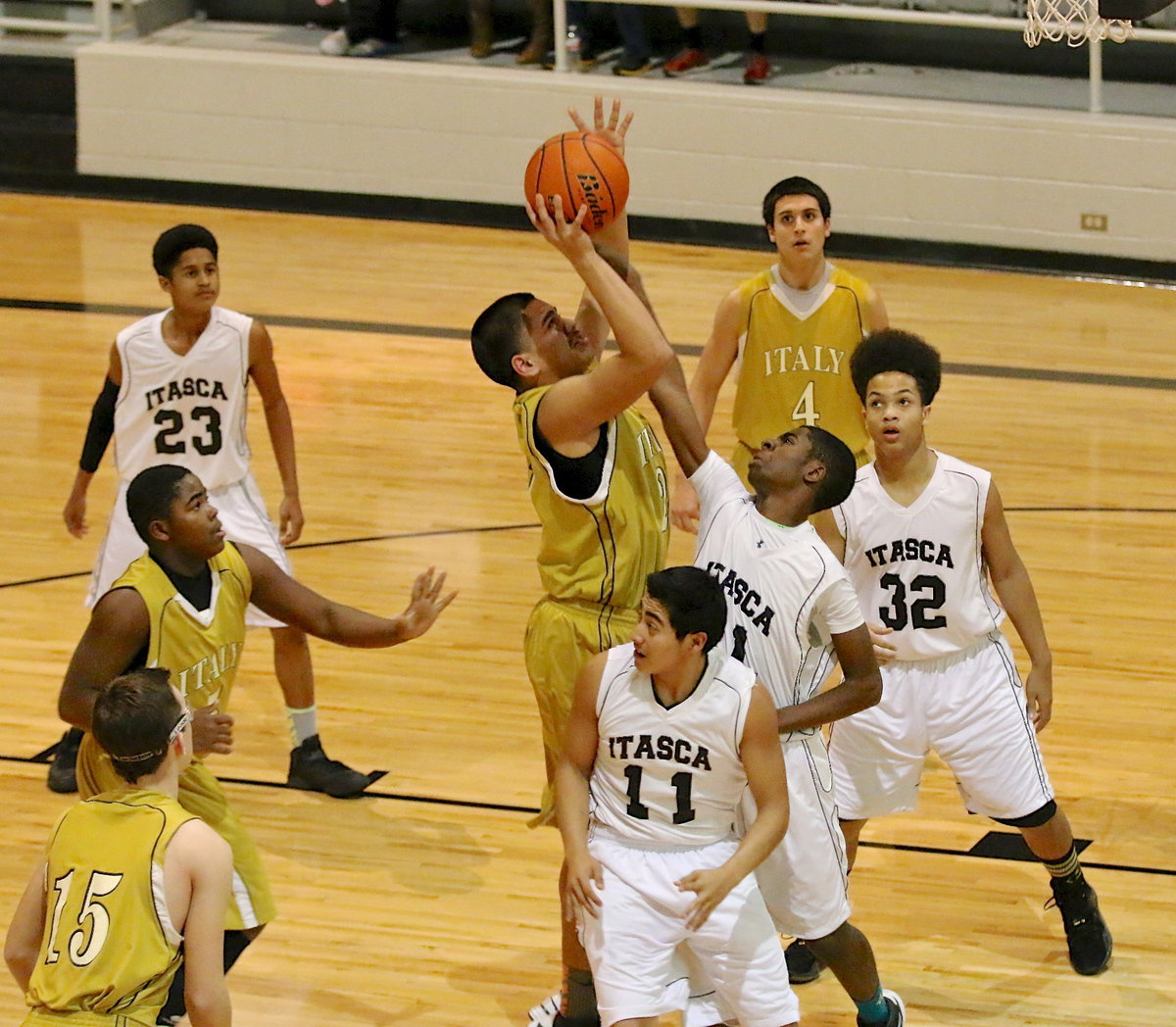 Image: Center David De La Hoya(21) is challenged in front of the goal.