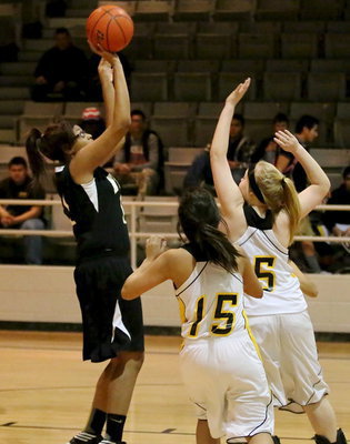 Image: Oleshia Anderson(11) and the JV Lady Gladiators gave it heir best shot against Itasca’s JV.