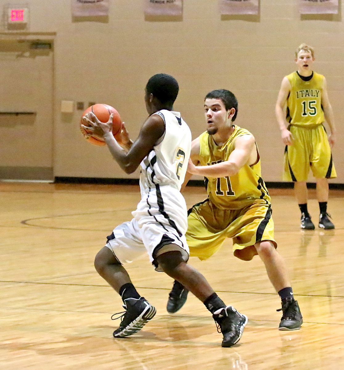 Image: Tyler Anderson(11) mans up on defense against an Itasca ball handler.