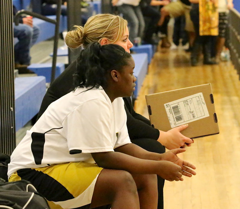 Image: Head coach Melissa Fullmer and Lady Gladiator Taleyia Wilson(22) check out the action during the game preceding Italy’s bi-district showdown against Era.