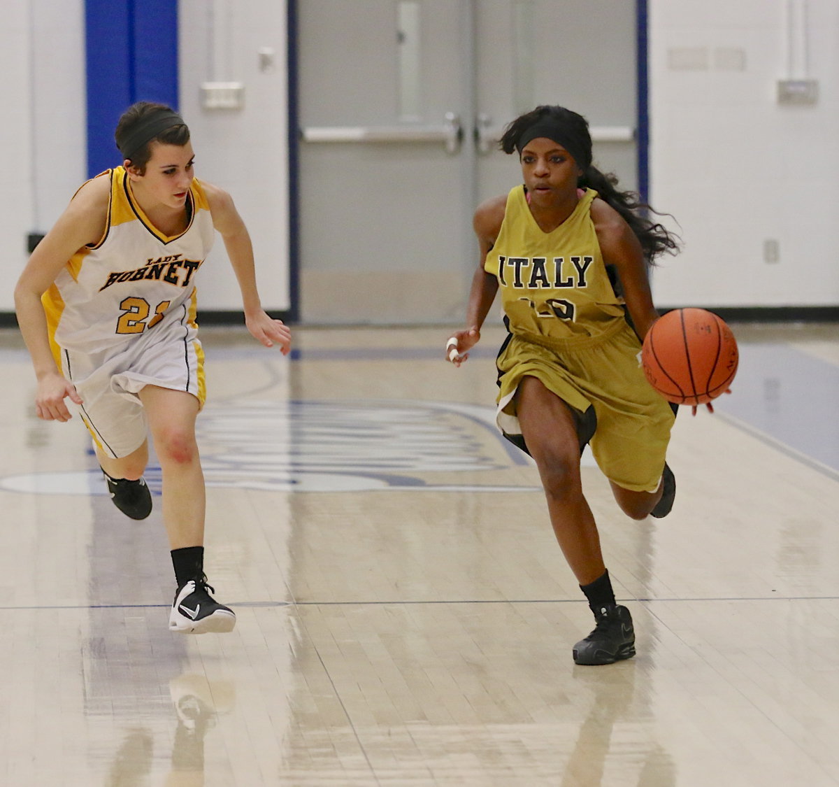 Image: Lady Gladiator senior Kendra Copeland(10) pushes the ball across mid-court.