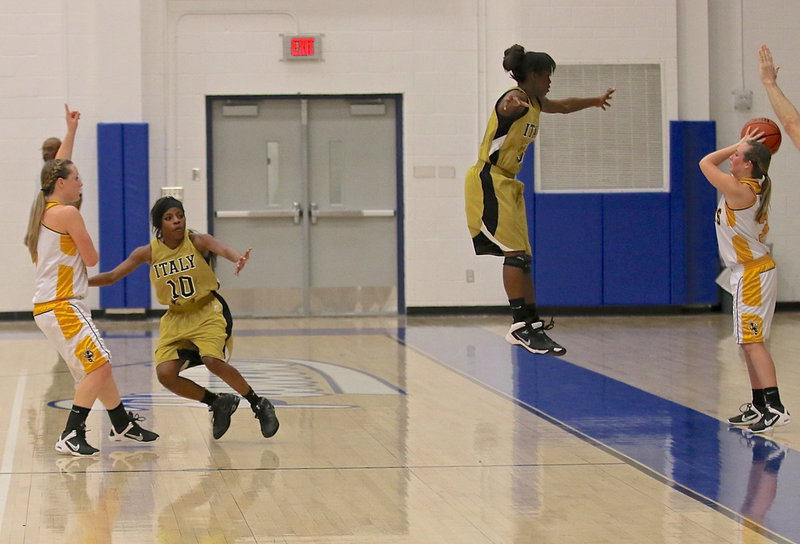 Image: Italy’s Kendra Copeland(10) and Kortnei Johnson(3) defend against the inbound pas.