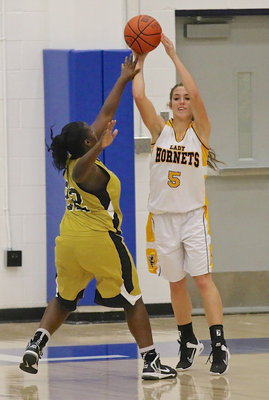 Image: Lady Gladiator Taleyia Wilson(22) tries to disrupt a pass attempt by Era.