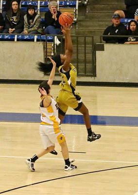 Image: Lady Gladiator K’Breona Davis(12) keeps a Lady Hornet defender from stealing a pass.