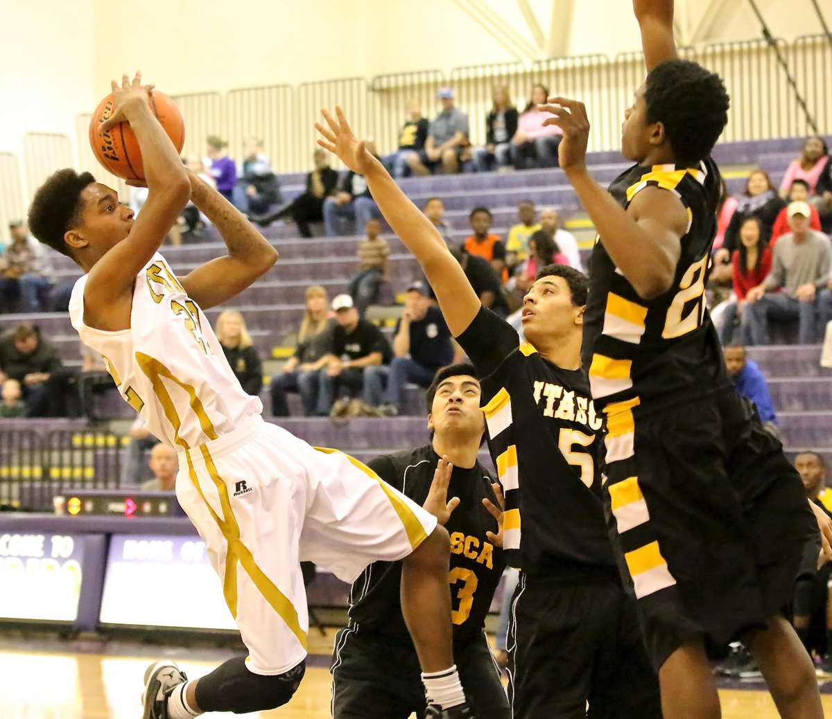 Image: Rising to the occasion: Gladiator senior Trevon Robertson(22) led Italy with a career high 36-points during Italy’s 73-54 win over Itasca Friday night in Alvarado. Robertson was just 1-point shy of Jasenio Anderson’s 37-point mark set against the Hearne Eagles during Italy’s 2011 playoff run.