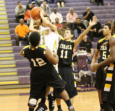 Image: Sophomore Mason Womack(2) pulls up for the shot while under duress from the Wampus Cat defense.