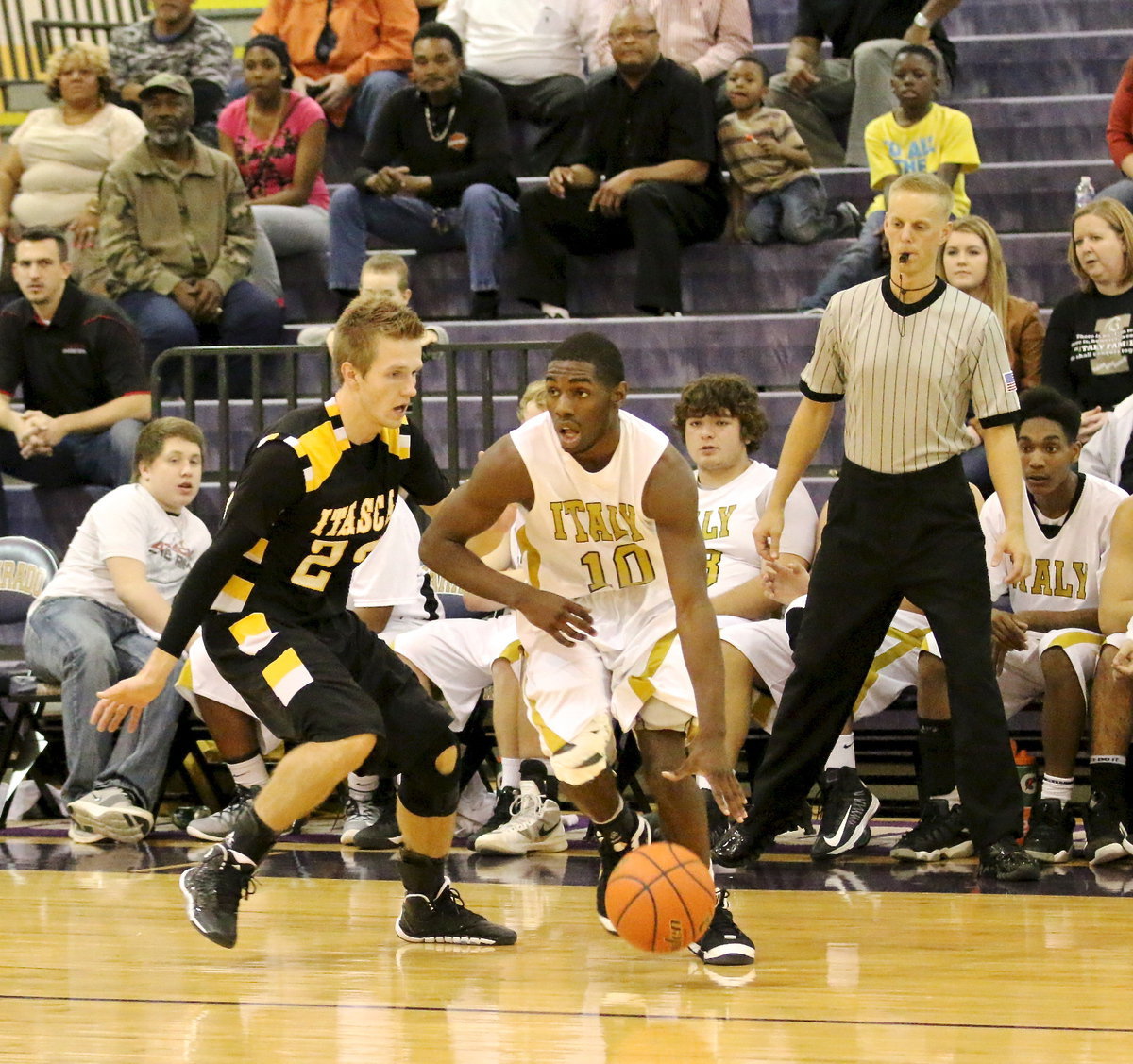 Image: Gladiator TaMarcus Sheppard(10) handles the ball on the offensive end.