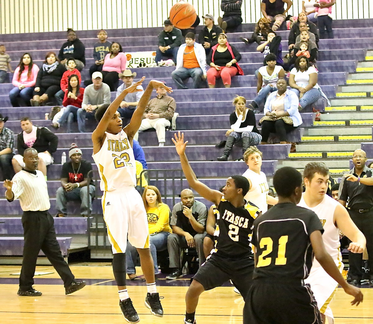 Image: Gladiator Trevon Robertson(22) pulls up to release the jumper.