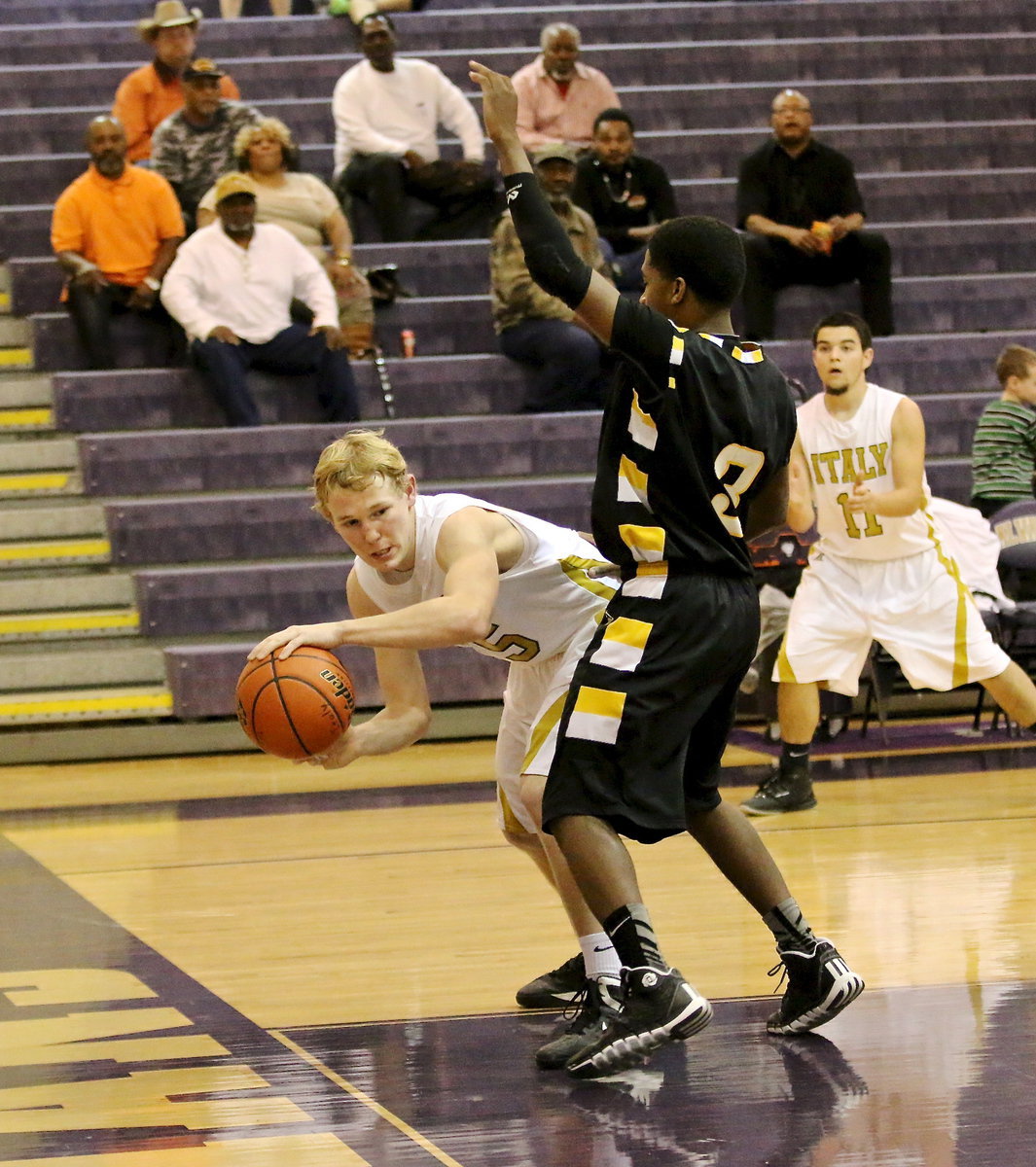 Image: Gladiator and post player Cody Boyd(15) passes to an open teammate.