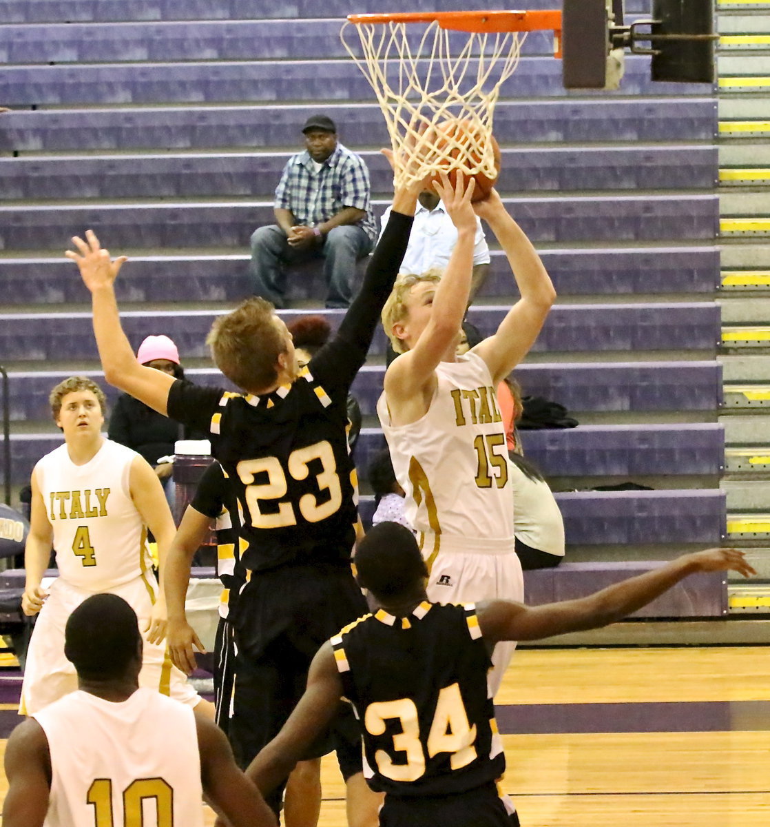 Image: Gladiator Cody Boyd(15) is challenged by Itasca while attempting a bank shot.