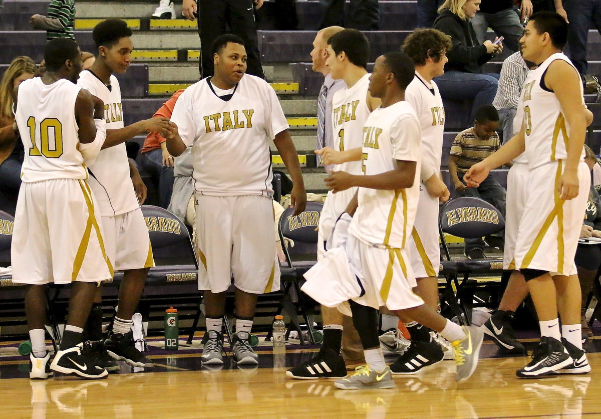 Image: After each of the trio fouled out in the fourth, TaMarcus Sheppard(10), Tre Robertson(10) and Darol Mayberry(13) celebrate Italy’s win with assistant coach Jon Cady and teammates, Mason Womack(1), Kevin Johnson(5), Kevin Roldan(33) and David De La Hoya(20).