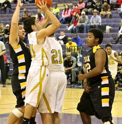 Image: Gladiator Tyler Anderson(11) gets a screen from teammate Zain Byers(21) and some room to shoot.