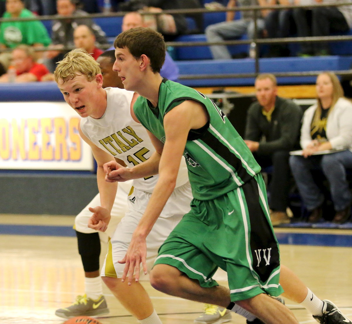 Image: Italy’s Cody Boyd(15) sticks with Valley Views’ main scoring weapon.