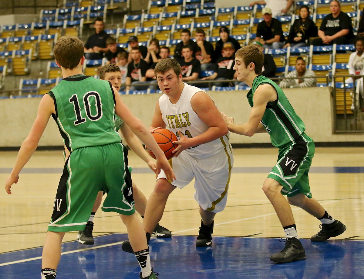 Image: Zain Byers(21) draws Eagle defenders and then passes to a teammate for an assist.