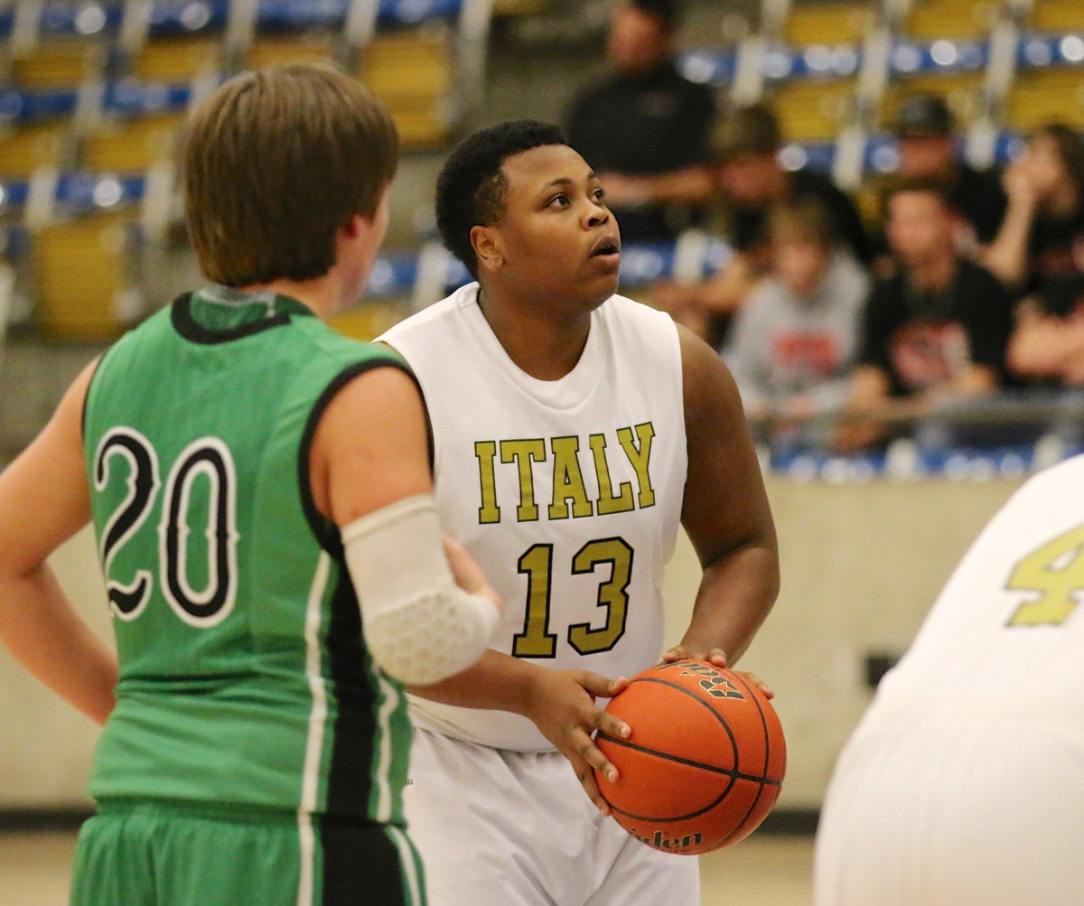 Image: Gladiator Darol Mayberry(13) tries a free-throw against Valley View.