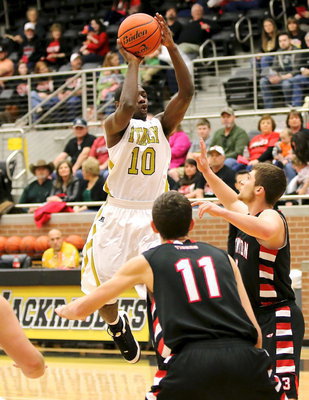 Image: Italy’s TaMarcus Sheppard(10) rises to shoot over Trenton’s defense for 2-points.