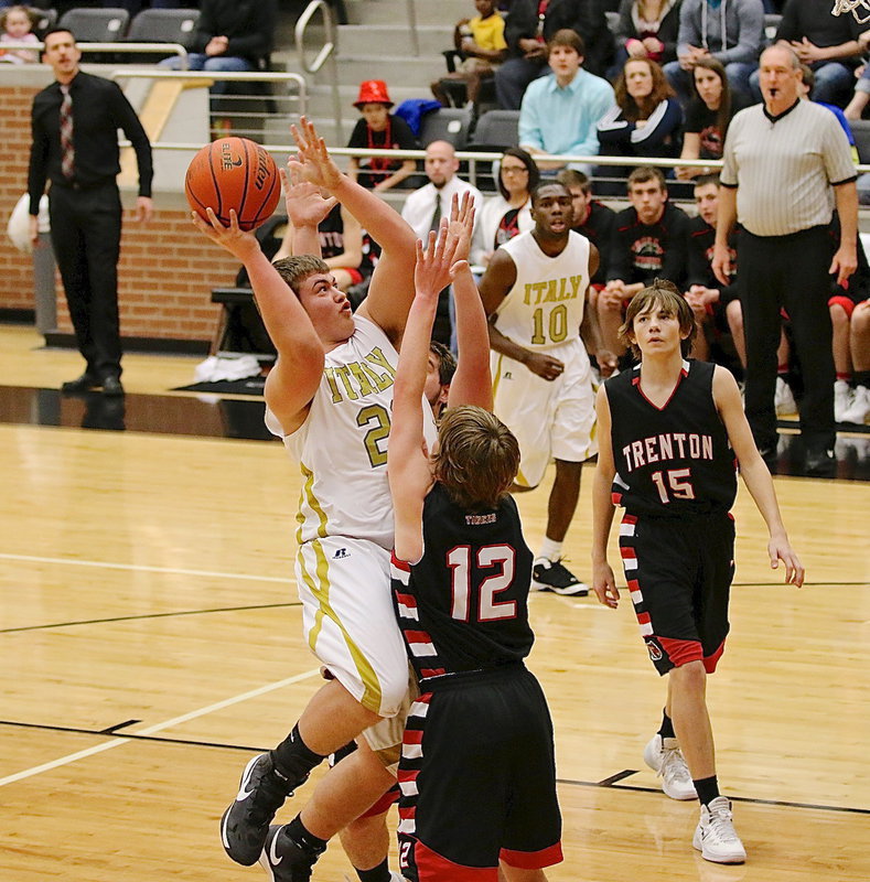 Image: Senior center Zain Byers(21) scores, draws a shooting foul and then makes the and-1 in the opening period.