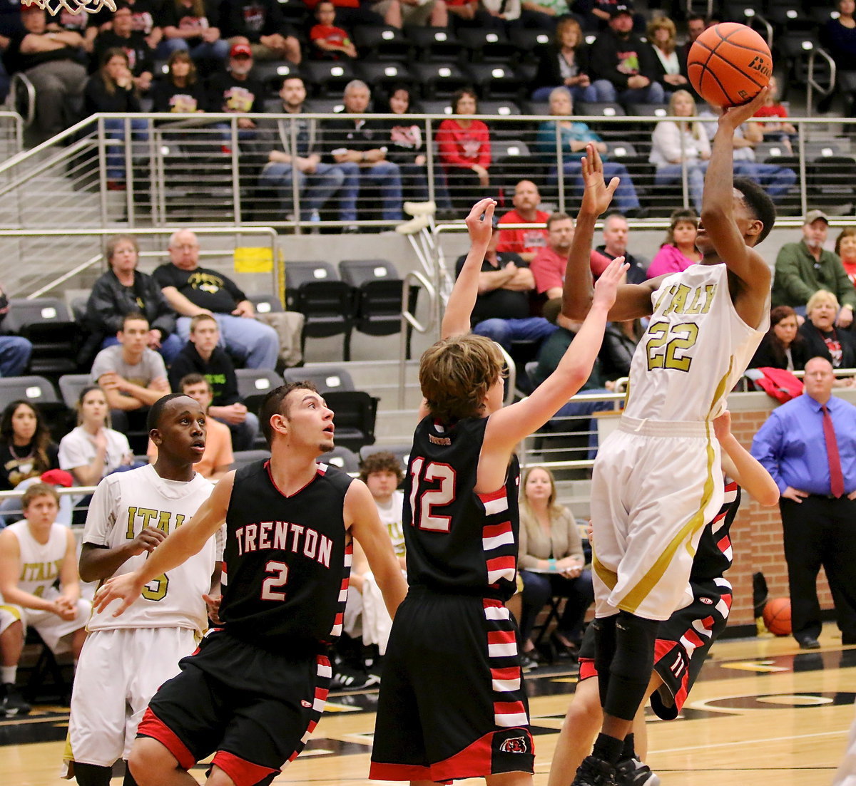 Image: Gladiator Trevon Robertson(22) pulls up to shoot a mini jumper in the lane.