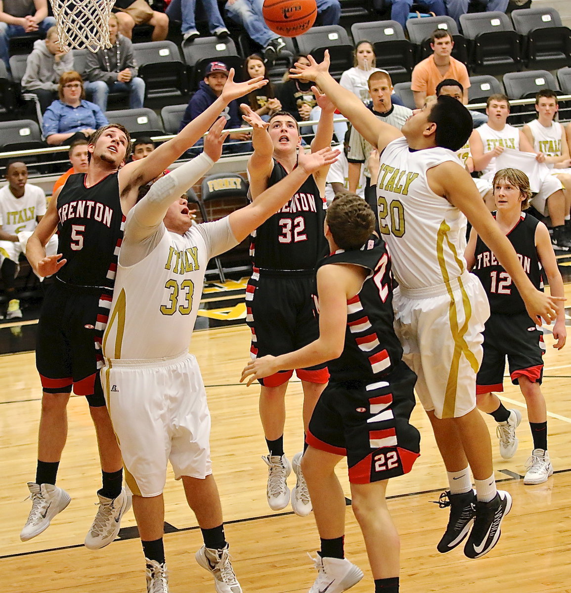 Image: Senior Kevin Roldan(33) and freshman David De La Hoya(20) stretch for the rebound.