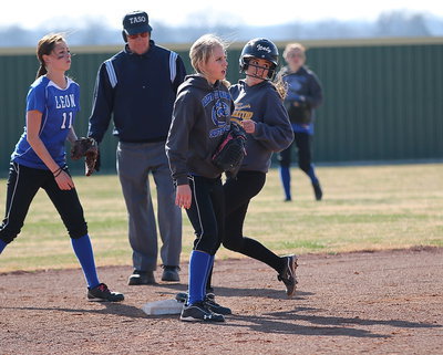 Image: Cassidy Childers reaches second-base safely for Italy.