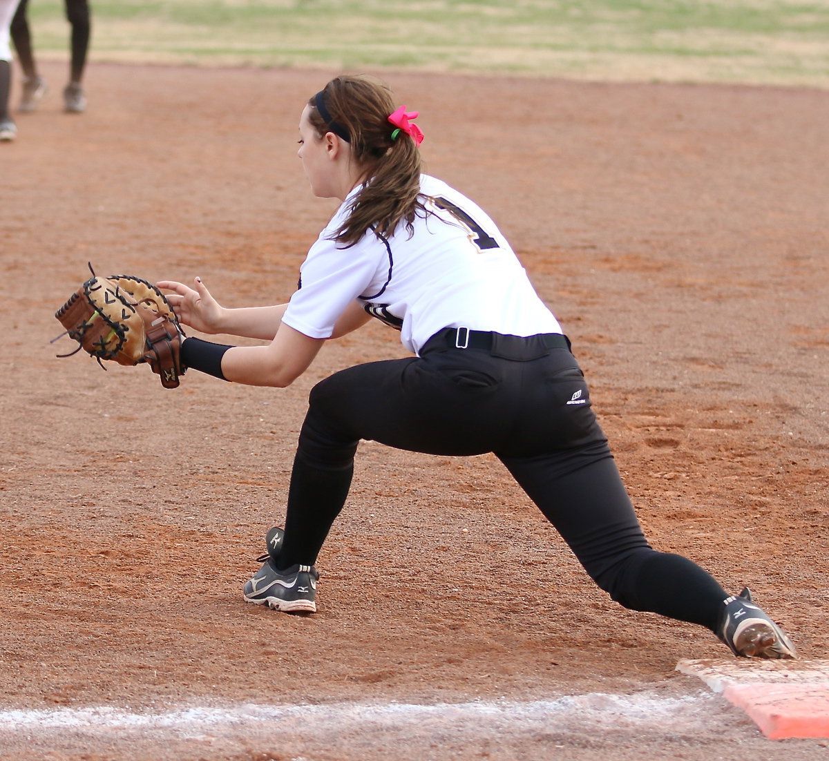 Image: Bailey Eubank(1) stretches out for the out at first-base.