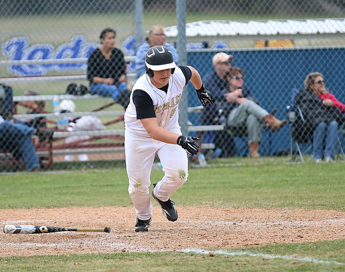 Image: Zain Byers(5) gets his first hit of the season with a single against Rice. A good sign for Italy’s hit-men.