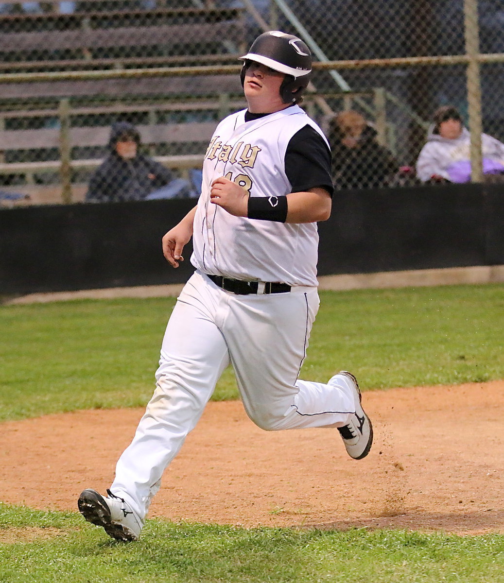 Image: John Byers(18) hit an RBI and then scores, accounting for Italy’s 2-runs against Hubbard.