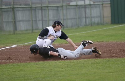 Image: Tyler Vencill(15) tries to stop a Jaguar from reaching third-base.