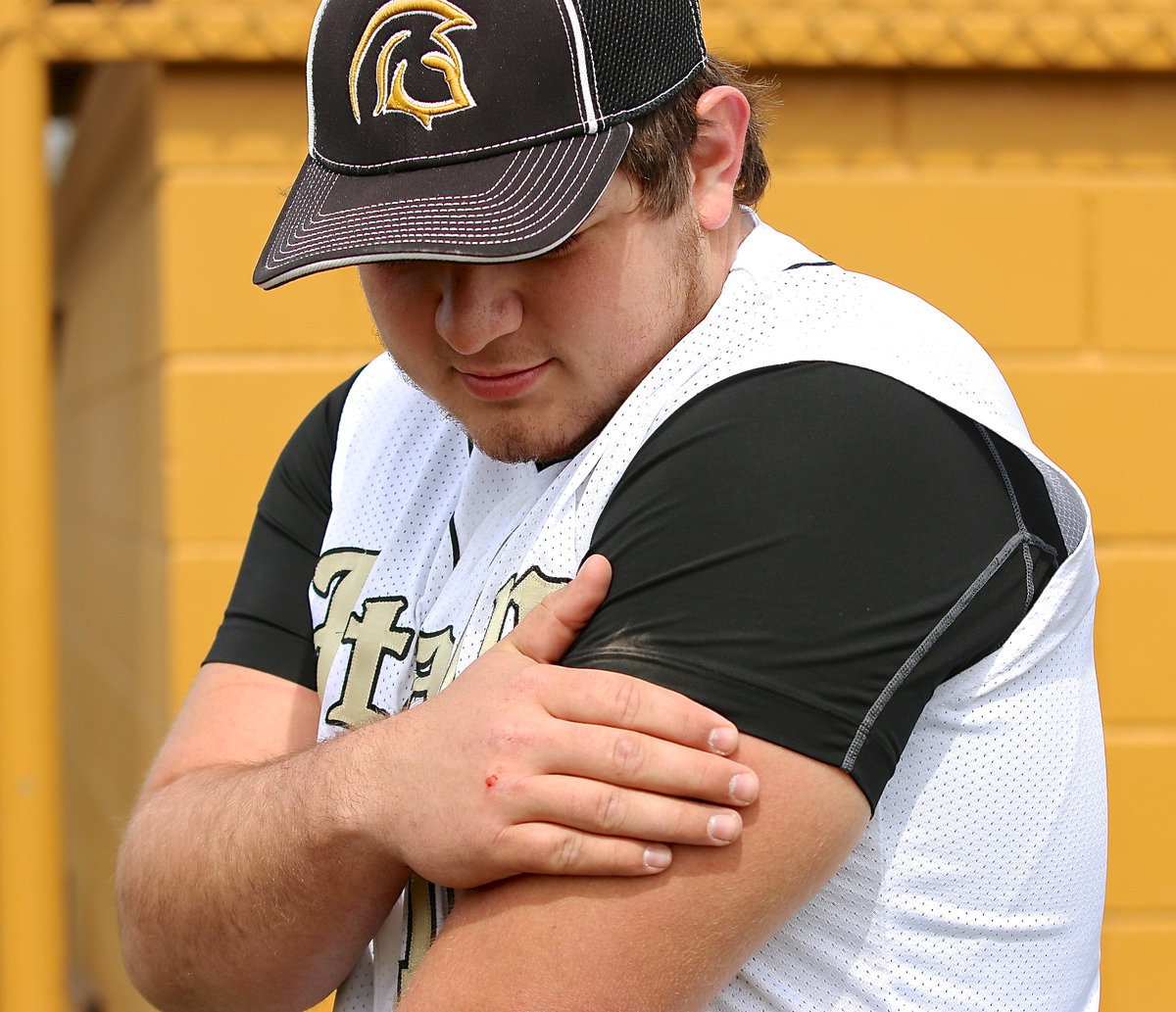 Image: Kein Roldan(16) rubs some dirt in his wounds for a faster, manlier kind of heal.