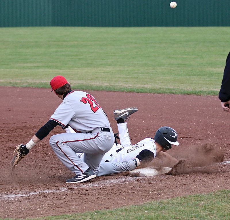 Image: Italy’s Ryan Connor(4) makes it back to first-base.