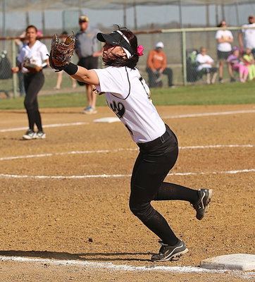 Image: Lady Gladiators first-baseman Bailey Eubank(1) manages to secure a catch.