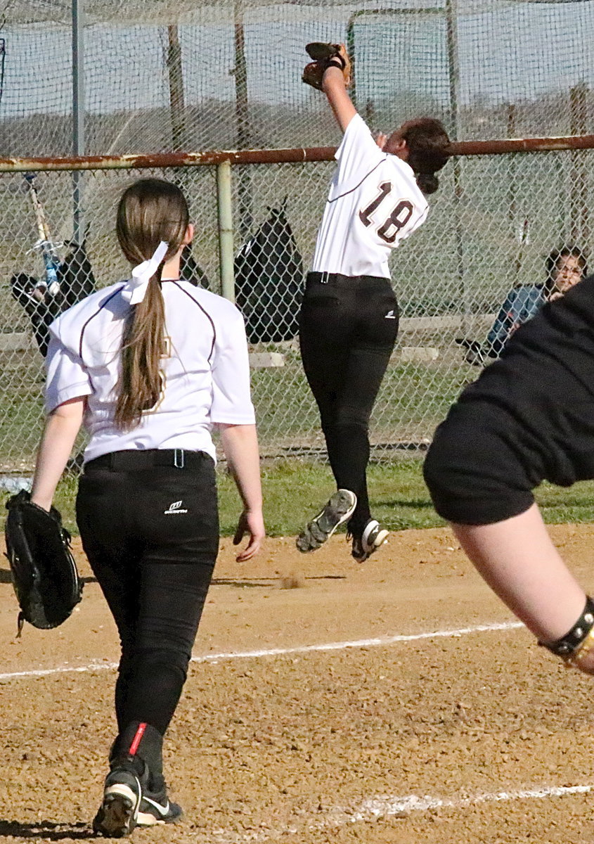 Image: April Lusk(18) catches a foul ball popup to get a needed out for Italy’s defense.