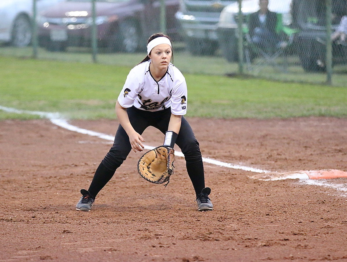 Image: Junior frst-baseman Bailey Eubank(1) prepares to make a play for Italy.