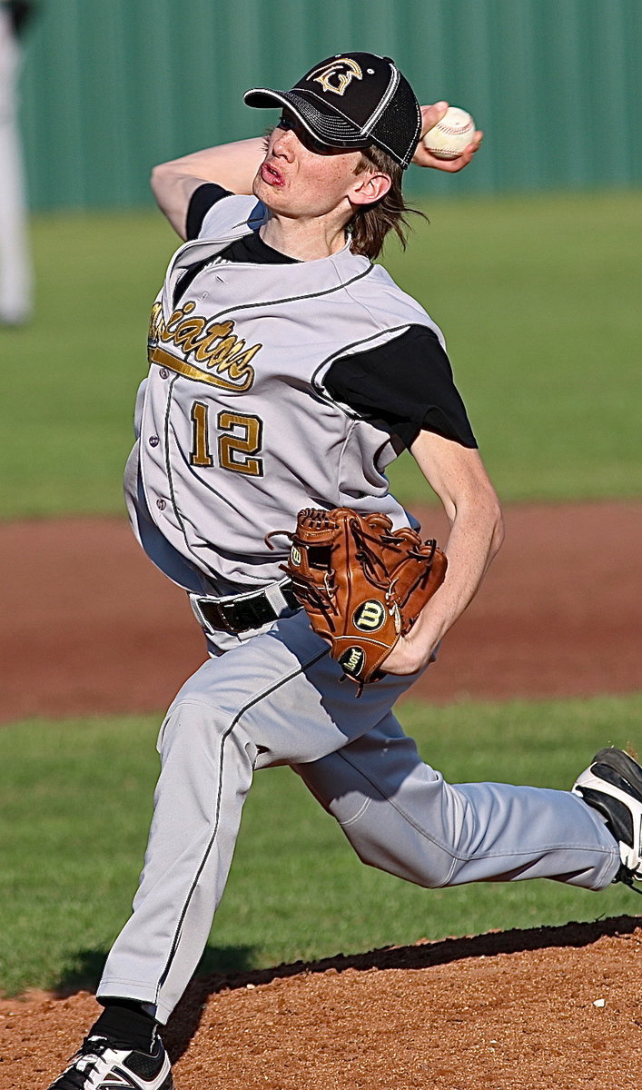 Image: Ty Windham(12) gets the win in Italy’s 2014 district opener against Grand Prairie Advantage Academy as the Gladiators coast to a 24-1 victory.